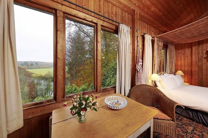 Einzigartige norwegische Hütte über dem Fluss Findhorn mit einer atemberaubenden Aussicht in Highlands