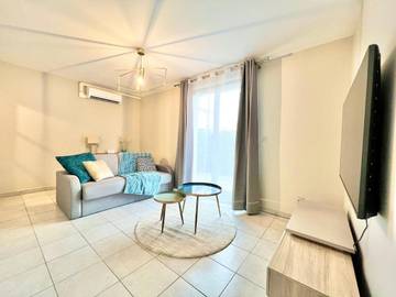 Gîte pour 4 personnes, avec jardin à Champagne-au-Mont-d'Or