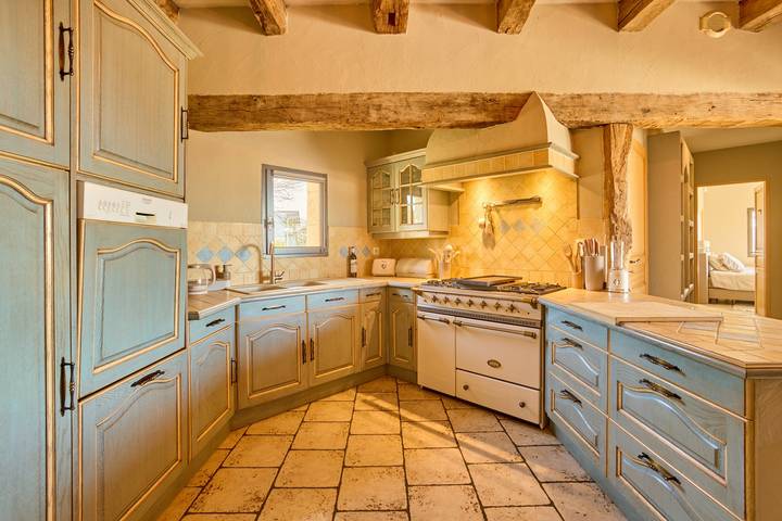 Location de vacances pour 9 personnes, avec terrasse ainsi que jardin et piscine à Saint-Rémy (Dordogne) - 4