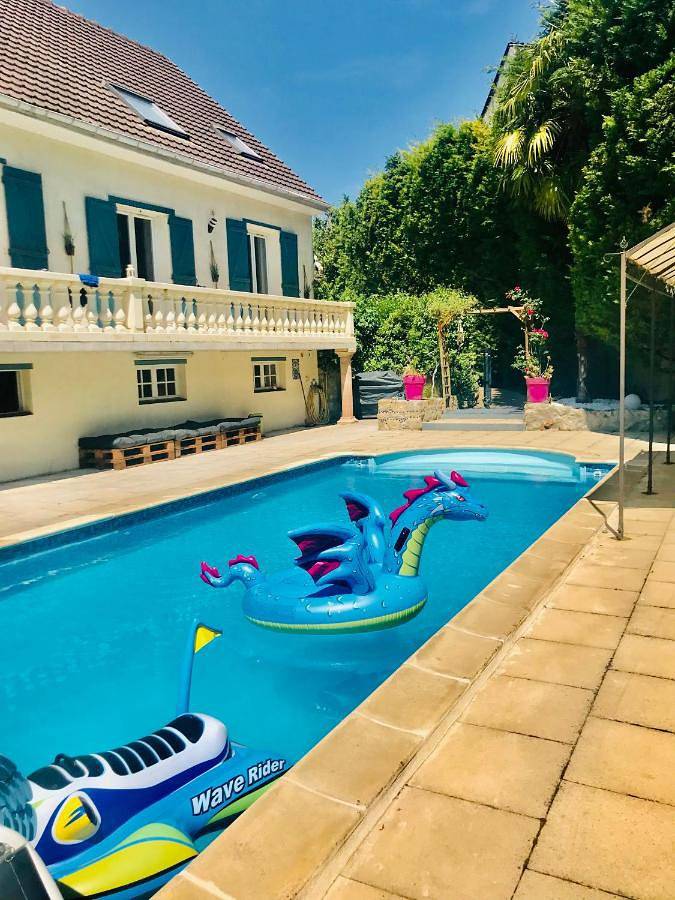 Gîte pour 6 personnes, avec jardin et piscine dans Boissy-l'Aillerie