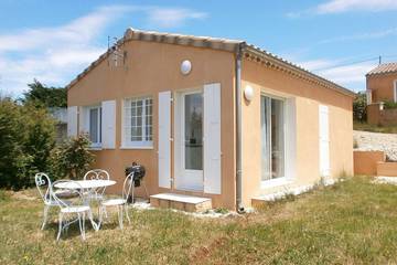 Gîte pour 2 personnes, avec jardin à Vinezac