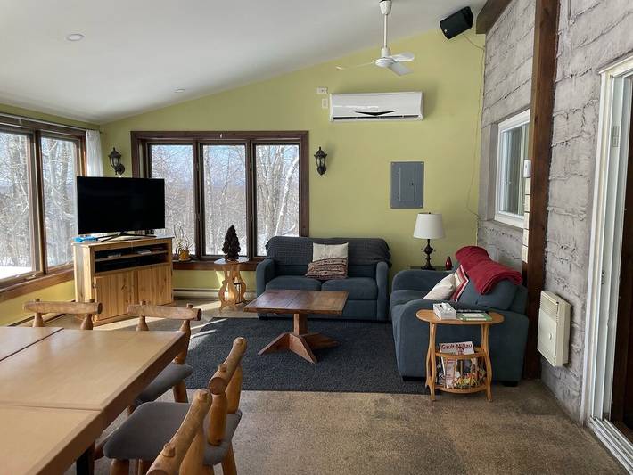 Chalet for 32 people, with garden in Quebec