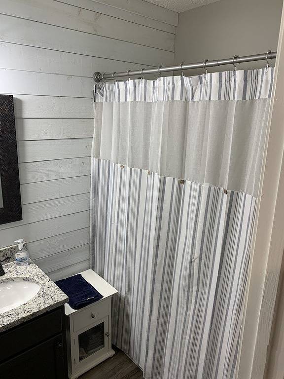 Rebel-Great cabin near upper lake at Sardis. Only 20 mins to Oxford in Mississippi