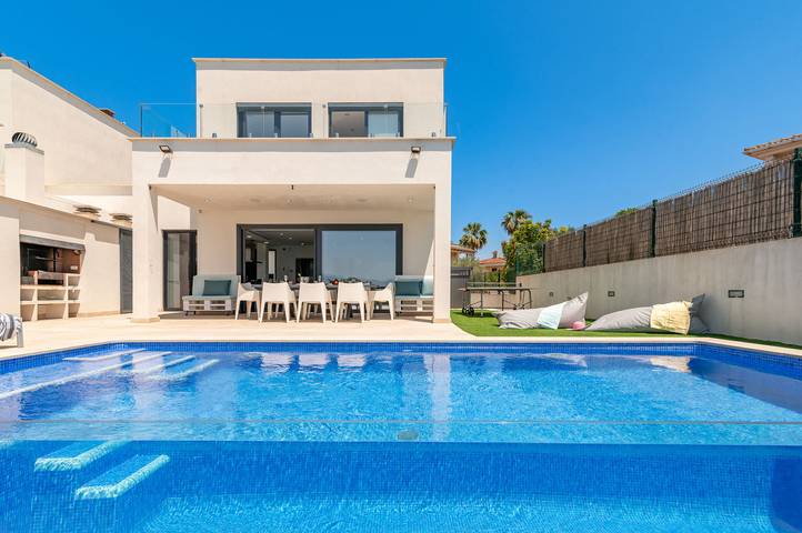 Villa für 8 Personen, mit Balkon und Terrasse sowie Seeblick in Playa de Muro - 2