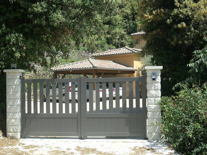 Cottage pour 2 personnes, avec jardin à Les Salelles
