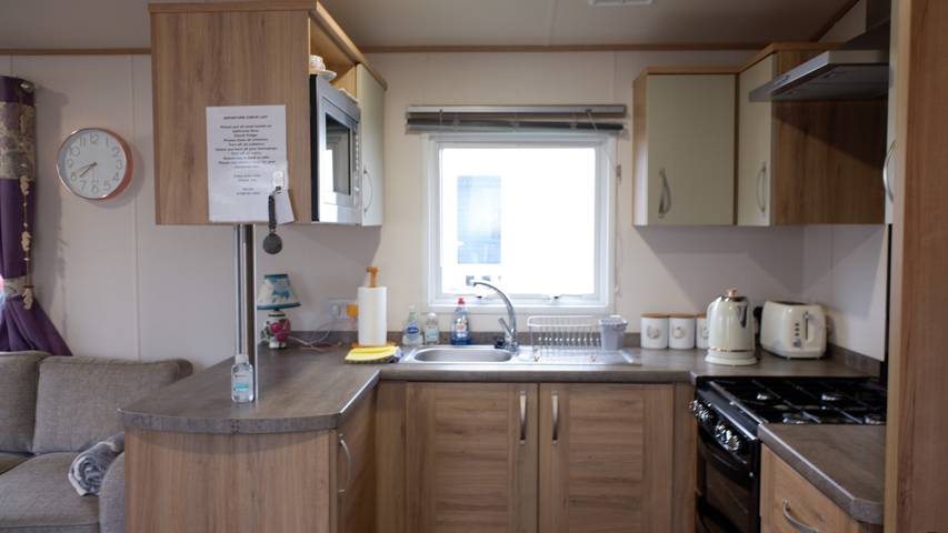 Excellent caravan 4 birth sleeps 6 Tranquil site in Mersea Island, Colchester