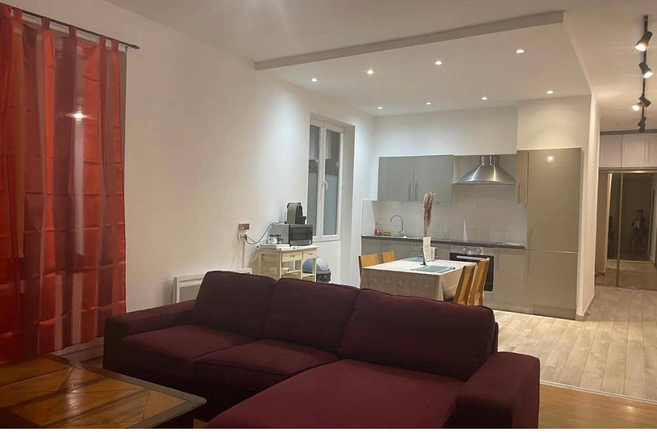 Appartement entier, Three-Bedroom Apartment in Valserhône, Nantua