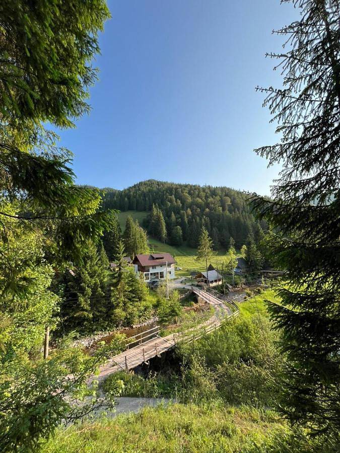 Gîte pour 13 personnes, avec vue et jardin
