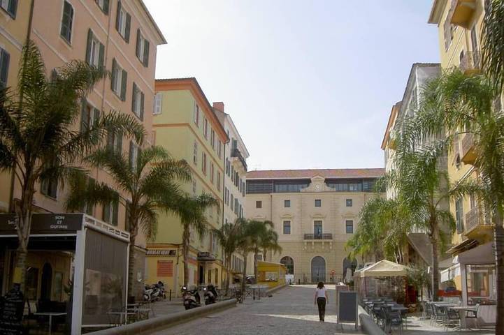 Location de vacances pour 4 personnes, avec Balcon à Ajaccio