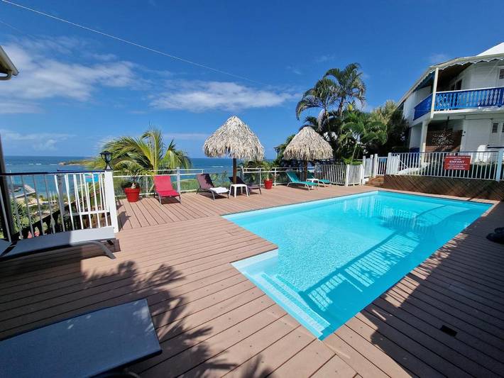 Hôtel pour 2 personnes, avec jardin ainsi que piscine et bassin pour enfant