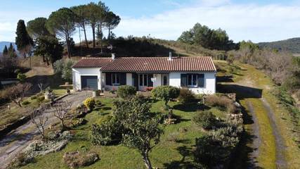 Gîte pour 6 personnes, avec jardin et vue à Montazels