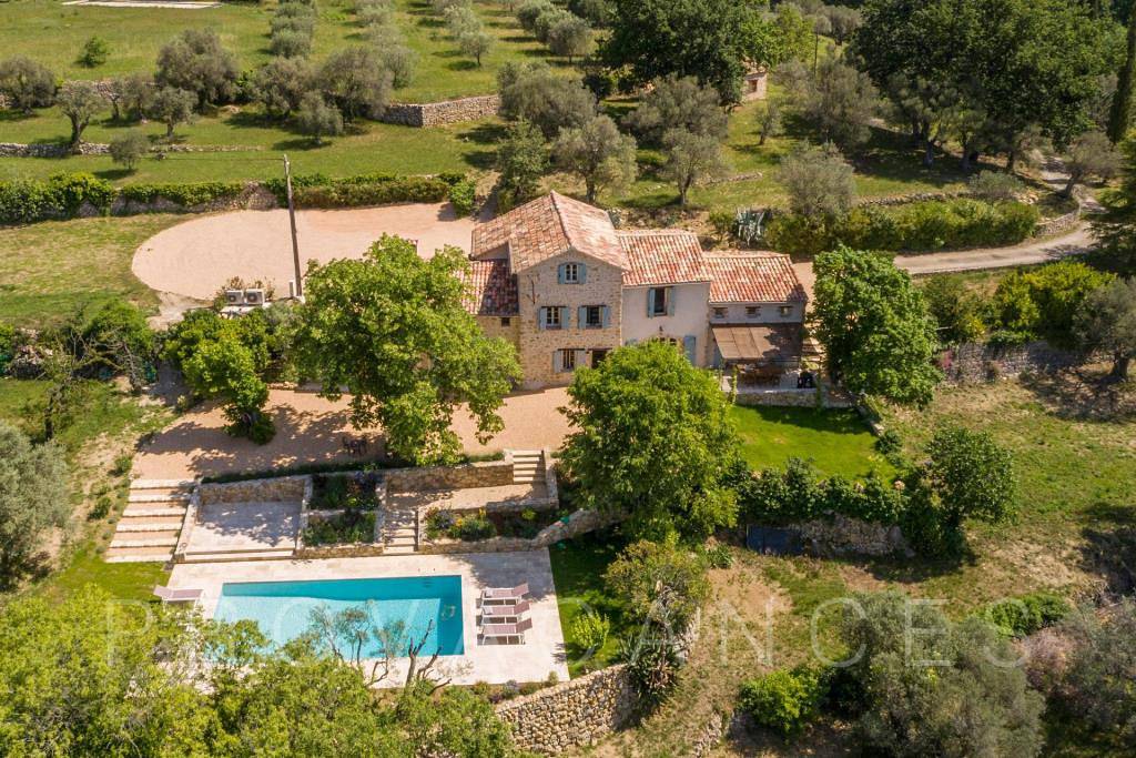Provencal stone house with panoramic views and pool in Fayence in Fayenza, Region de Draguignan