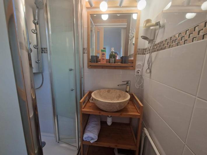 Gîte pour 2 personnes, avec jardin ainsi que piscine et terrasse à Labouheyre - 4