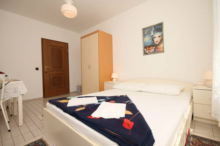 Ferienwohnung für 2 Personen in Starigrad Paklenica