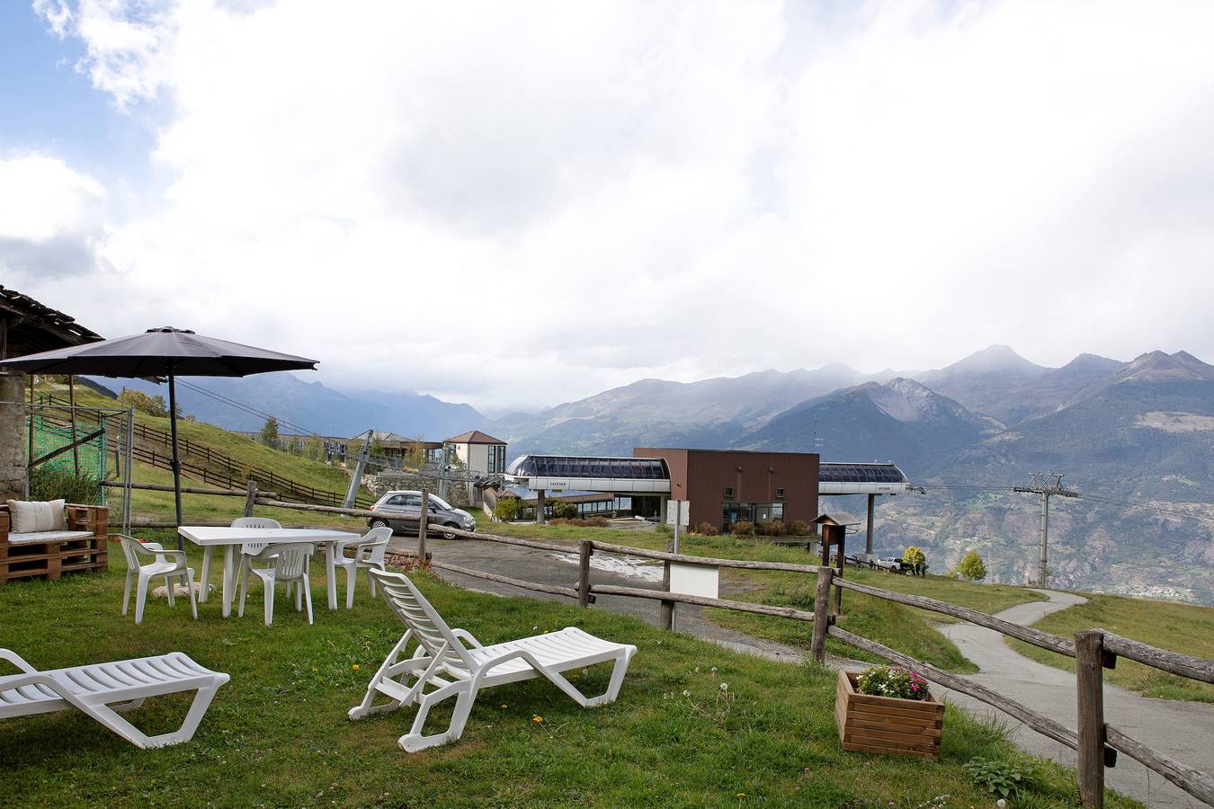 Ganze Wohnung, Ferienwohnung 'Appartamento Pila Vacanze' mit Bergblick, Gemeinschaftsgarten und Wi-Fi in Plan Praz (Gressan), Comune di Gressan