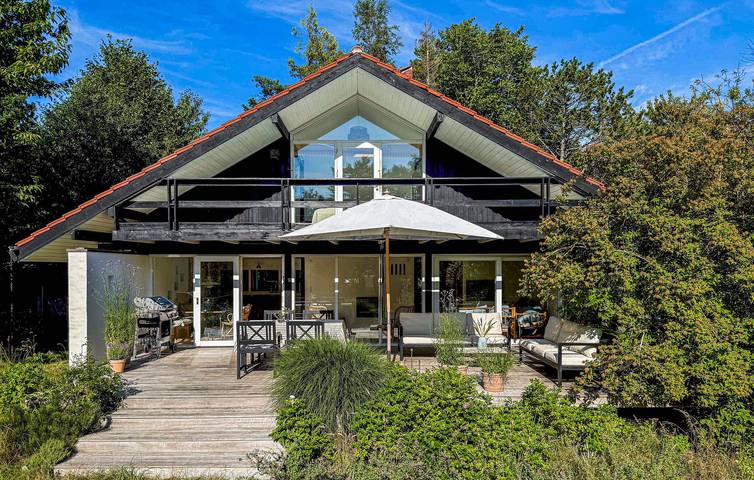 Ferieudlejning for 6 personer, med Terrasse og Have i Vejby