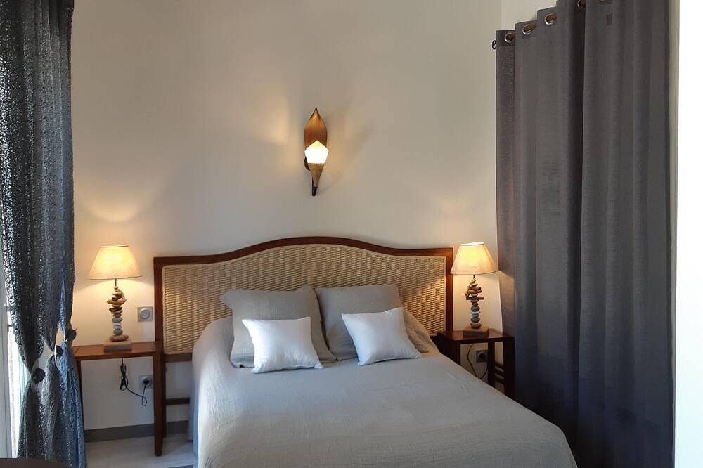 Bali Bed and Breakfast - Villa La Licorne Swimming pool, Spa, Tennis, Golf 11km in Belcodène, Marseille region