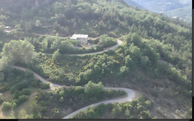 Gîte pour 6 personnes, avec jardin à La Motte-Chalancon