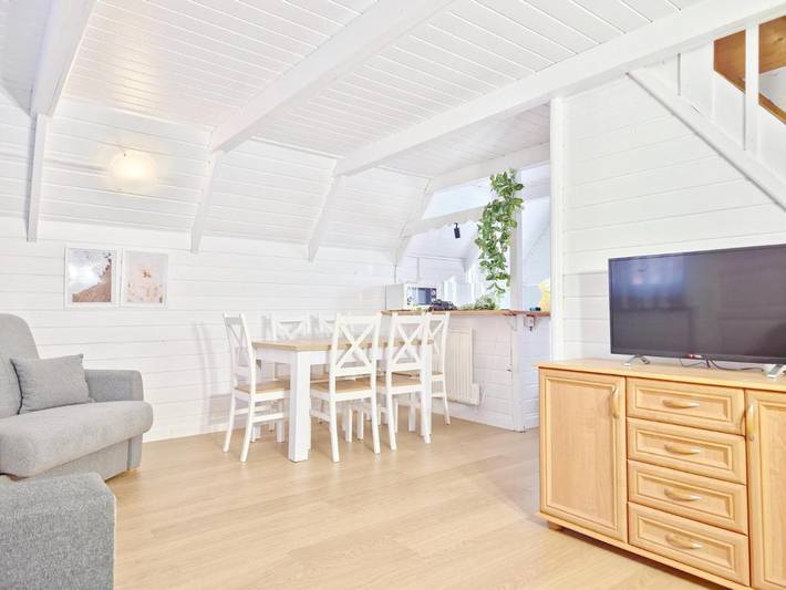 Domek letniskowy dla 7 osób, z ogród i sauna oraz taras i widok, zwierzęta dozwolone w Dźwirzyno