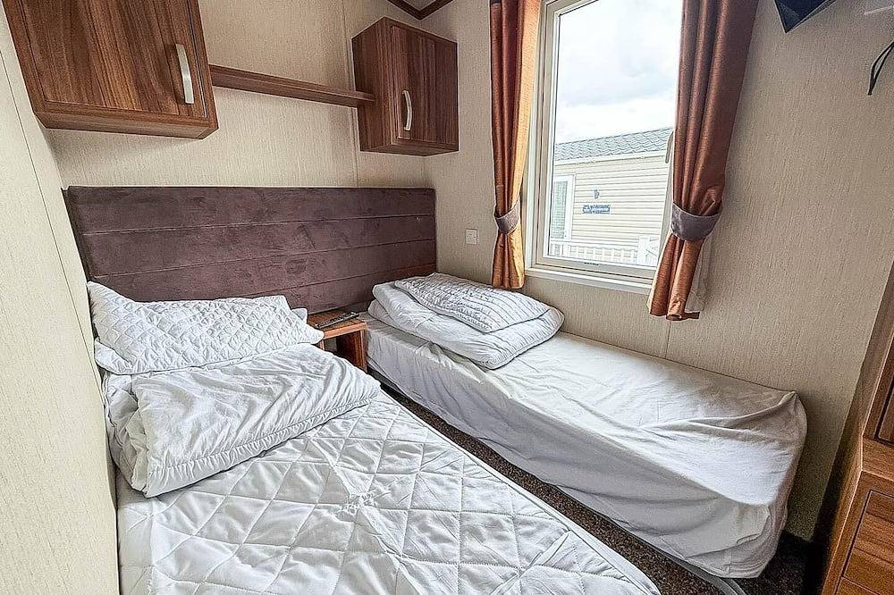 Stunning caravan with full sea views at Hopton Haven ref 80044S in Hopton-on-Sea, Great Yarmouth