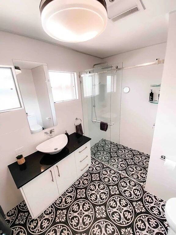 Beach Boutique, pet friendly, right on Maroochydore River in Maroochydore, Sunshine Coast