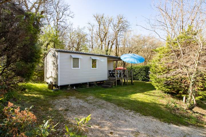 Static caravan for 6 people, with children pool and garden, with pets in Dordogne