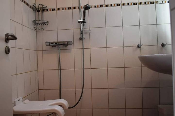 Gemütliches Ferienhaus für bis zu 4 Personen mit Terrasse und Garten in Neßmersiel, Dornum