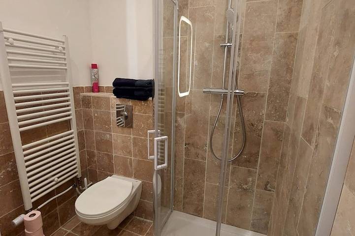 Entire apartment, Large Studio 4 persons Enclosed parking Fibre in Gardanne, Mediterranean Coast (France)