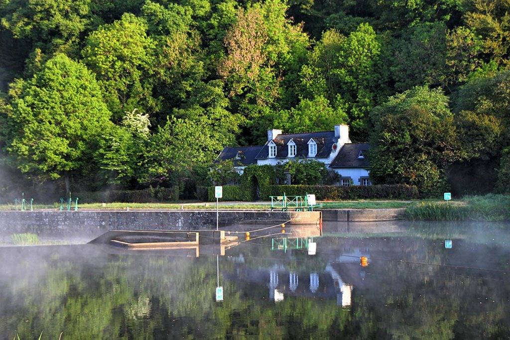 Chambres en Maison Éclusière - Chambre double, 1er étage in Châteauneuf-du-Faou, Région de Châteaulin