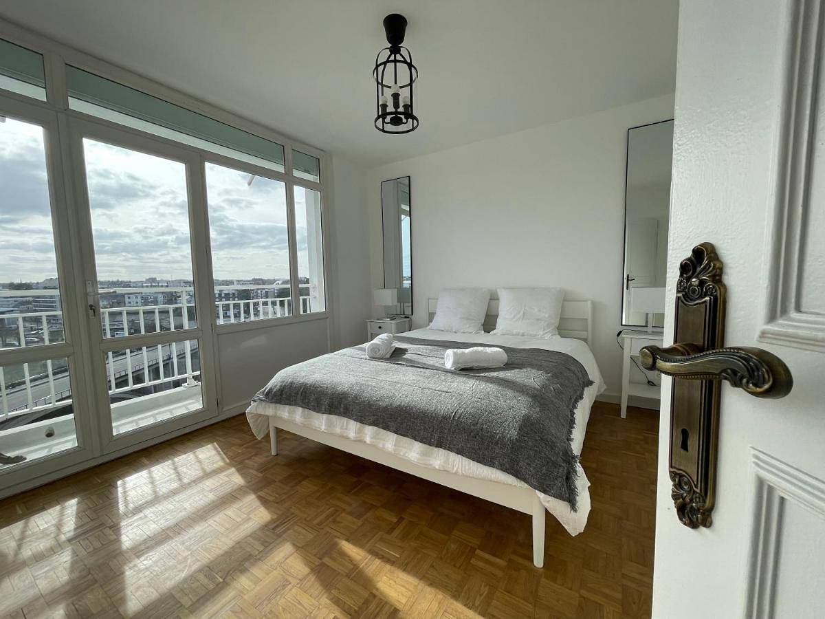 Appartement entier, Two-Bedroom Apartment in Saint-Brieuc, Côte de Goëlo