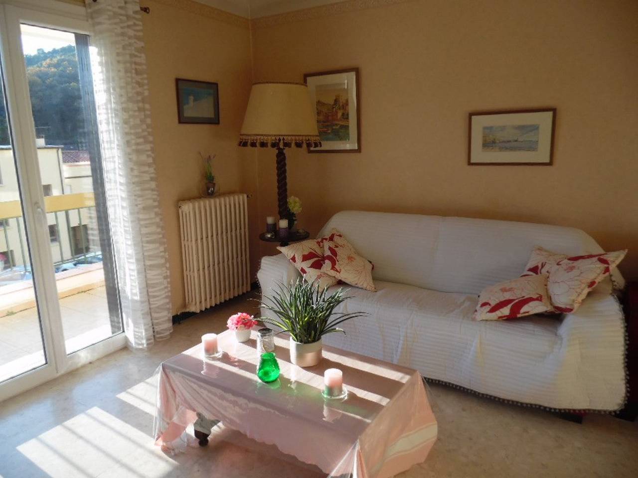 Ganze Wohnung, Gemütliche F2 Wohnung mit Terrasse, Parkplatz und Wlan - Nahe Stadtzentrum und Thermen in Montbolo, Céret und Umgebung