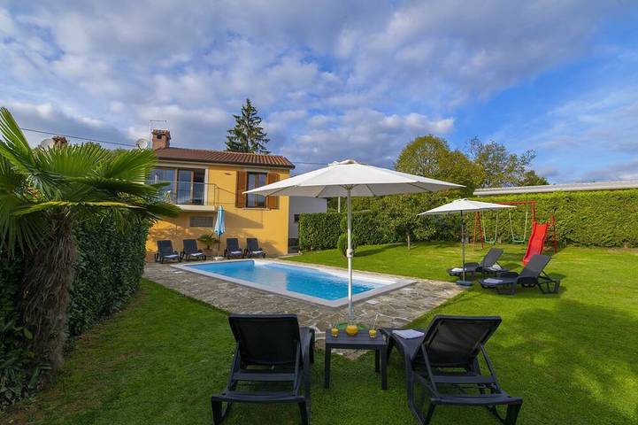 Casa vacanza per 9 persone, con balcone e giardino, con animali domestici - 1