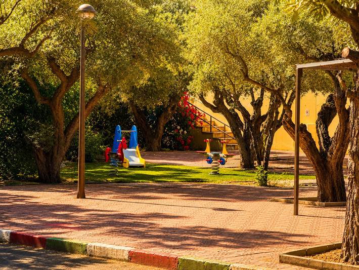 Apartamento entero, Amplio estacionamiento con piscina de 2 dormitorios cerca de la playa in Alacant, San Juan Playa (Alicante)