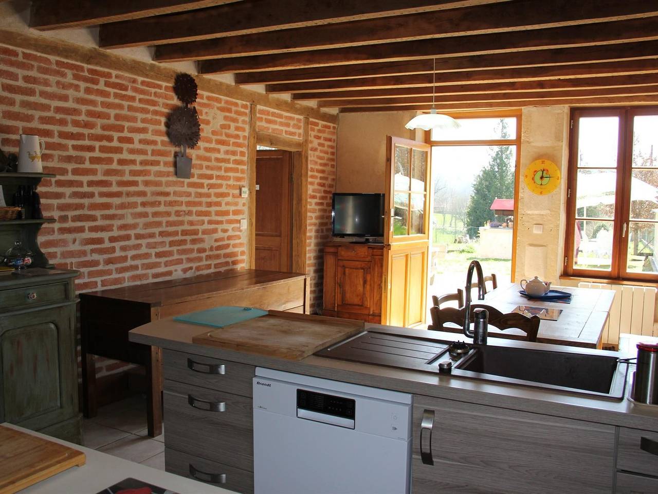 Restored farmhouse with garden, near Loire à Vélo in Nièvre