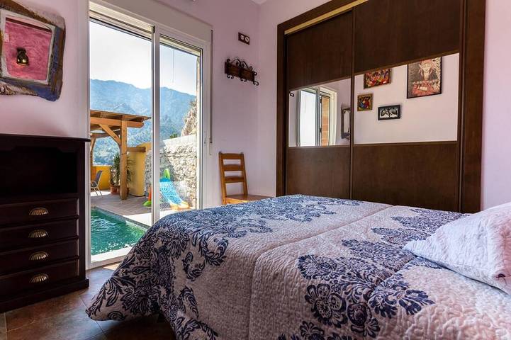 Ferme de charme, vue, piscine et wifi in Los Guájares, Costa Granadina