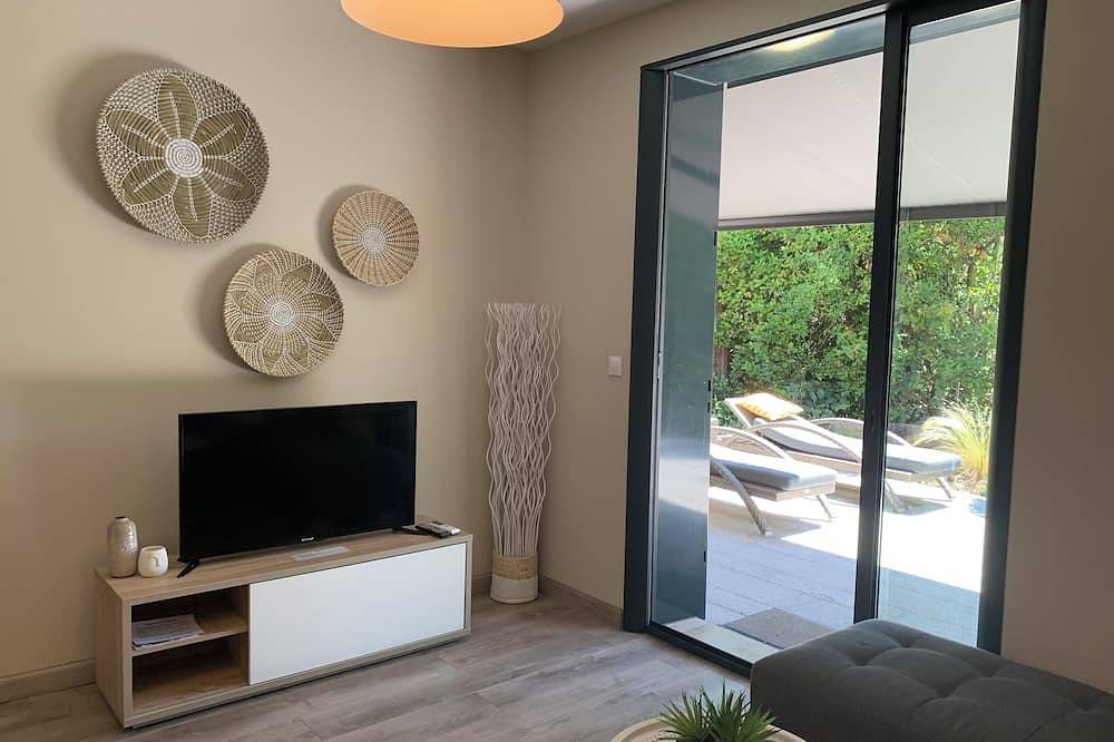 Entire apartment, Seaside gîte 2 to 4 pers. in Cuges-les-Pins, Marseille region