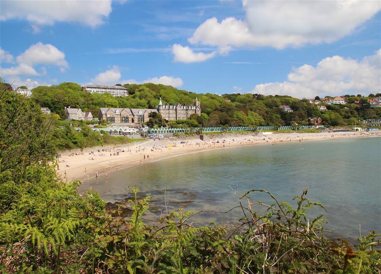 Entire apartment, Crawshay Court, Langland in Swansea region
