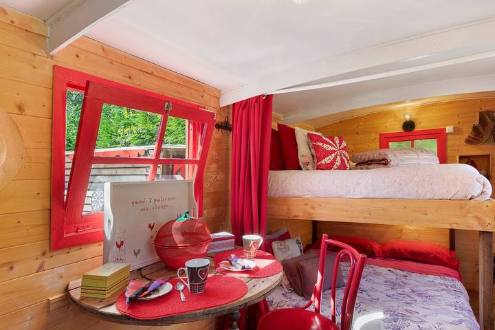 Charming Country Gypsy Caravan Bella