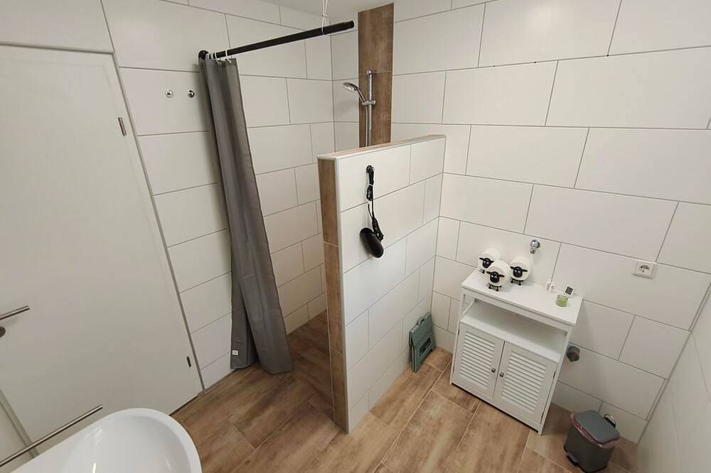 Apartamento entero, Janas Pfälzerwaldglück - apartment/apartment, shower, Wc, terrace in Leópolis, Landkreis Südwestpfalz