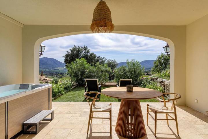 Chambre d’hôte pour 2 personnes, avec vue et piscine ainsi que terrasse et jardin, animaux acceptés à Le Plan-de-la-Tour - 4