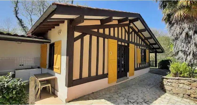 Gîte pour 4 personnes, avec Terrasse et Piscine à Laurède