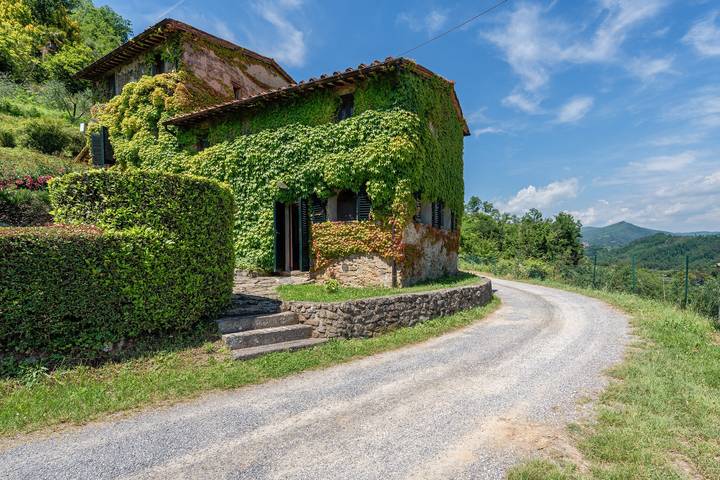 Hel lejlighed, Apartment 'Casa Piccola' with Mountain View, Shared Pool and Wi-Fi in Pescia, Pistoia Provinsen