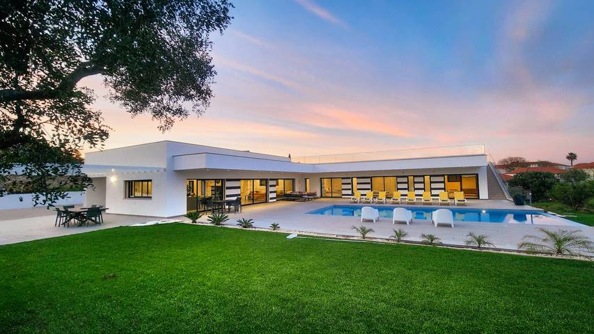 Villa for 14 people, with terrace and garden in Albufeira