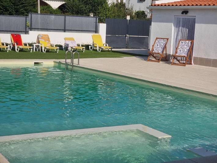 Casa de huéspuedes para 2 personas, con Terraza y Jardín además de Piscina y Vistas en Setubal