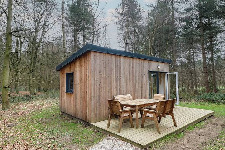 Glamping for 5 people, with garden in Nottinghamshire