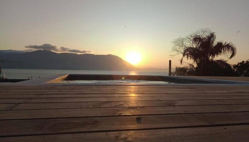 Casas e apartamentos de temporada para 10 pessoas, com vista e jardim e ainda terraço and piscina em Ribeirão da Ilha