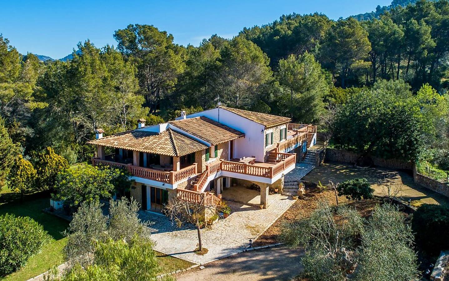 Villa 'Son Grau' with Mountain Views, Private Pool, and Wi-Fi in Alaró, Majorca Center