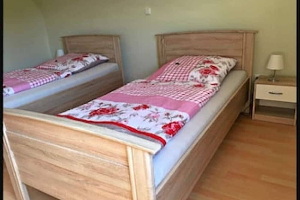 Appartement entier, Rivaner vacation apartment with balcony in Temmels, Arrondissement de Trèves-Sarrebourg