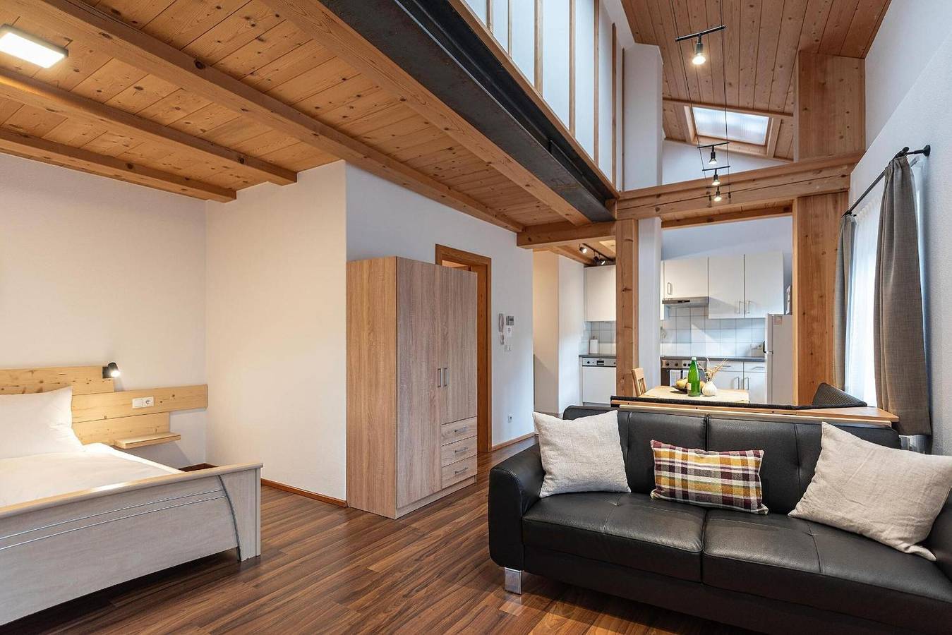 Ganzes Studio, Studio-Apartment 'Rose' mit Gartenblick, Gemeinschaftsterrasse und Wlan in Schrambach, Feldthurns