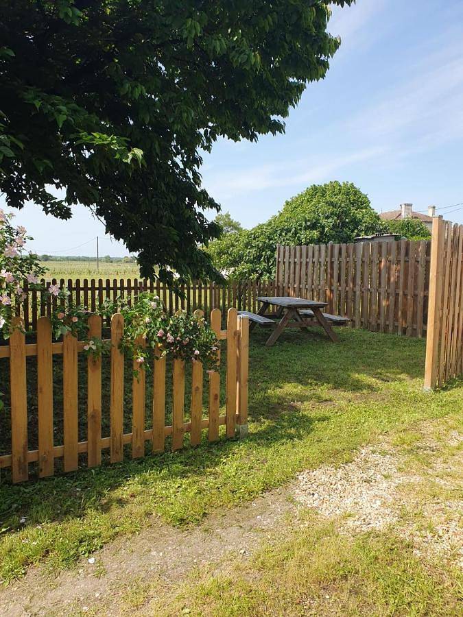 Maison de campagne pour 2 personnes, avec Terrasse ainsi que Jardin et Vue à Fronsac